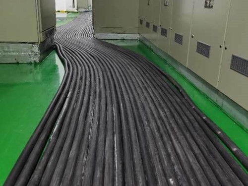 瓜州如何根据理论计算公式计算温度对特定电压测量结果的影响？